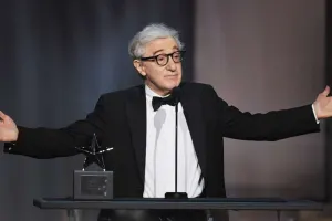 50-ci filmindən sonra təqaüdə çıxır