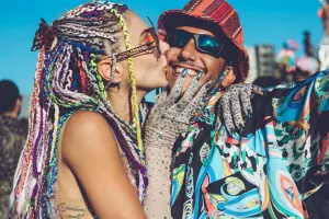 Narkotik videosundan sonra zərərə düşdü