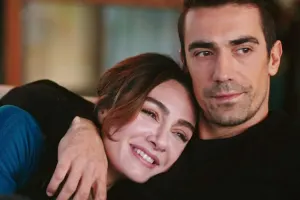 Birce ilə yox, rəfiqəsiylə sevgilidir!