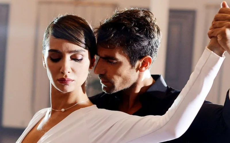 Birce ilə yox, rəfiqəsiylə sevgilidir!