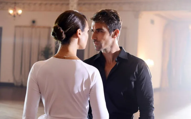 Birce ilə yox, rəfiqəsiylə sevgilidir!