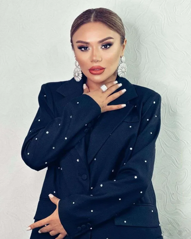 “FaceApp”la özünü yeniyetmə qızlara oxşatdı