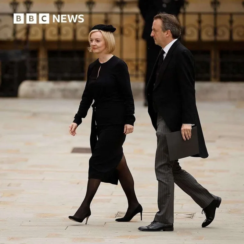 Kraliça dəfn olundu - Yenilənib