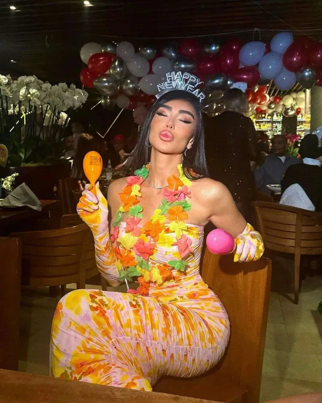 Diana Əhədpur Corcinayla eyni geyimdə