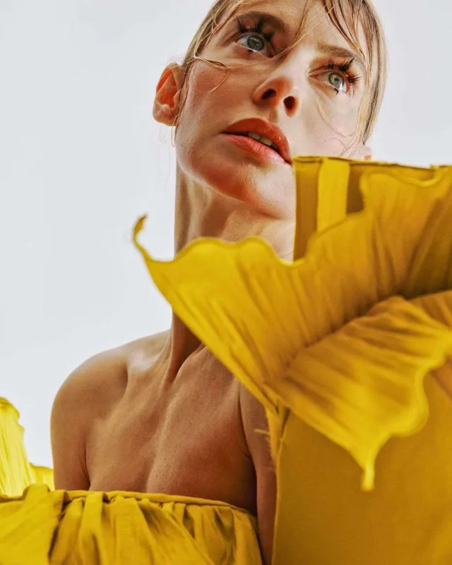 448 minə ev alıb, teatr açmaq istəyir