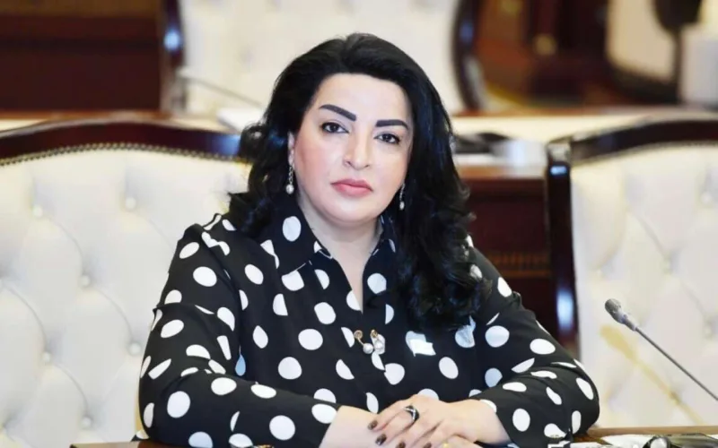 Deputat özünü Ancelina Coliyə bənzədir?