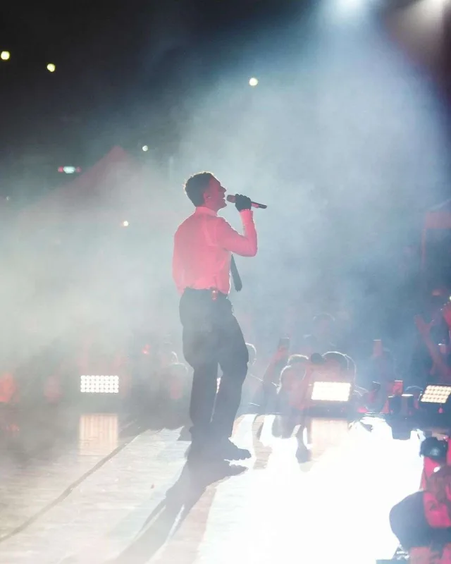 “Mən daha şirinəm, bileti mənə görə alın” - Bakı konsertindən yazdı