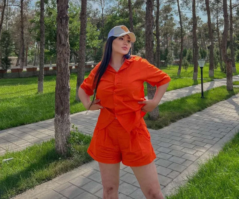Aysel sinəsini kiçiltdi