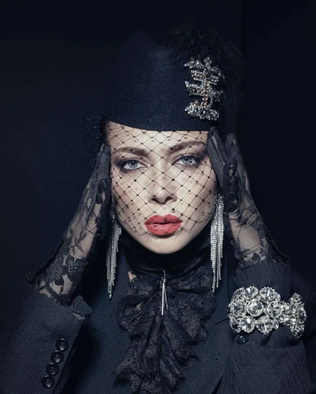 İzləyicilərini bir-biri ilə tanış etdi