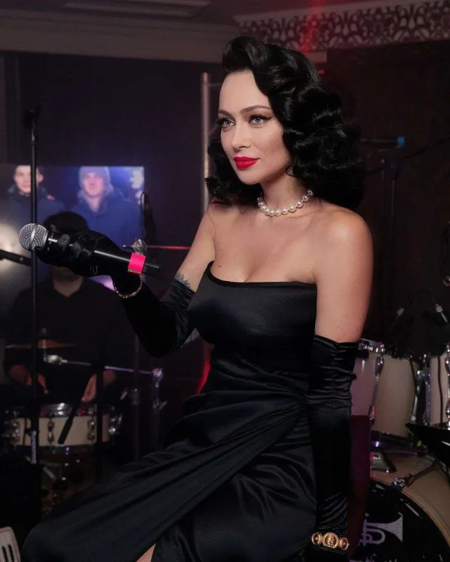 İzləyicilərini bir-biri ilə tanış etdi