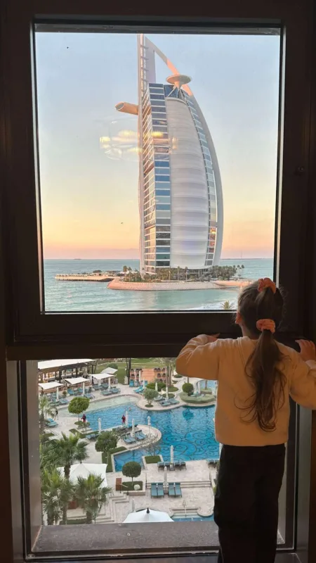 Xalq artisti qızı ilə tətildə