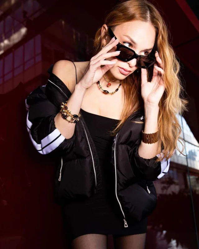 Anası onun evlənməyini istəmir