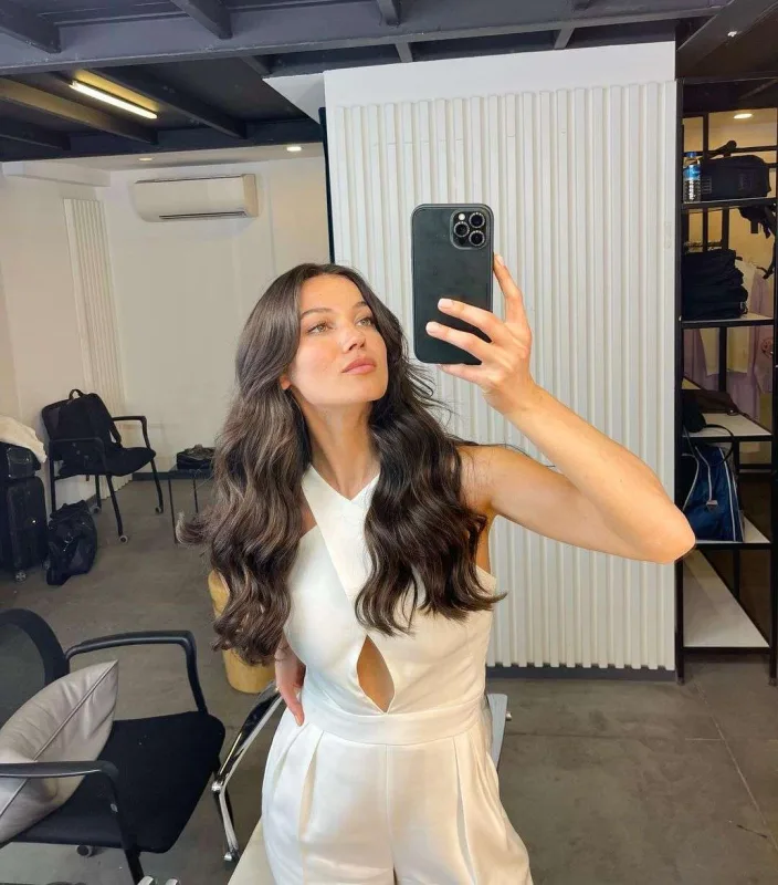 Ekranda özünü bəyənmədiyi üçün ağlayırmış