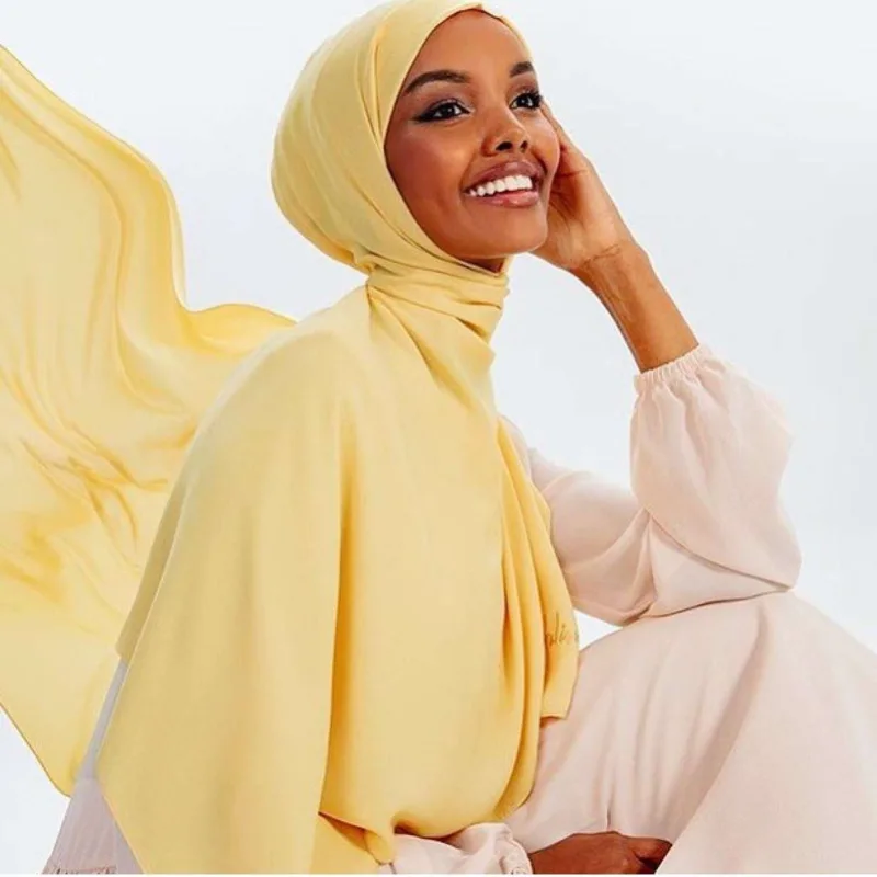 Həlimə dəb sənayesinə geri dönür