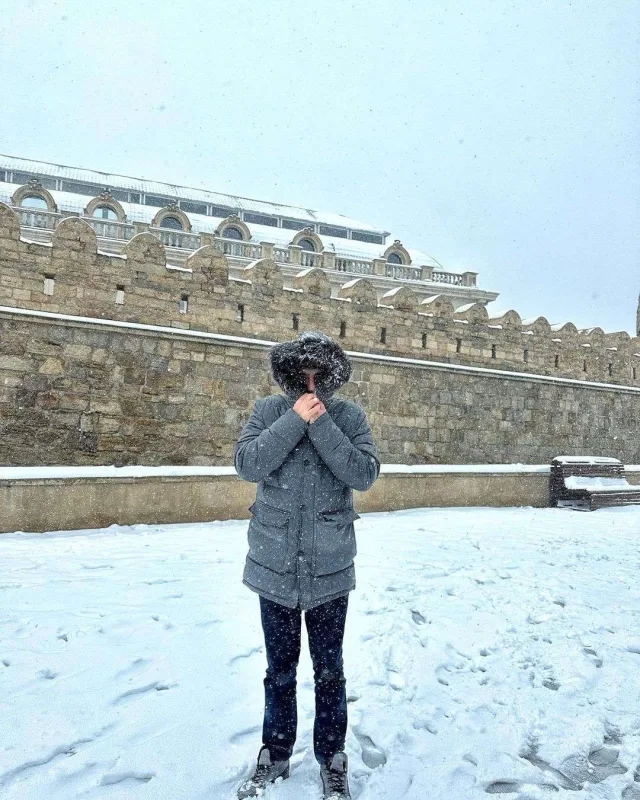 Qara sevinən məşhurlar