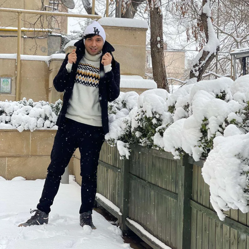 Qara sevinən məşhurlar