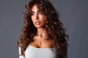 Pərvin ilk dəfə avtomobilini göstərdi - Video