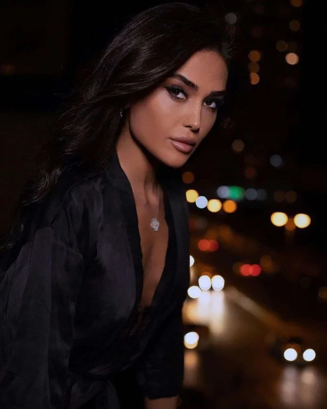 Pərvin ilk dəfə avtomobilini göstərdi - Video