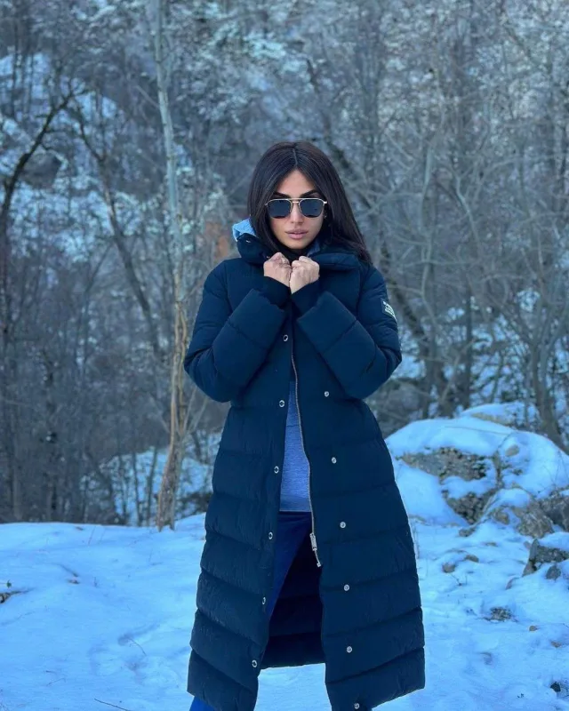 Pərvin ilk dəfə avtomobilini göstərdi - Video