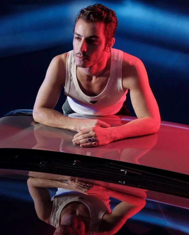 Boran “Elle” üçün kamera qarşısında