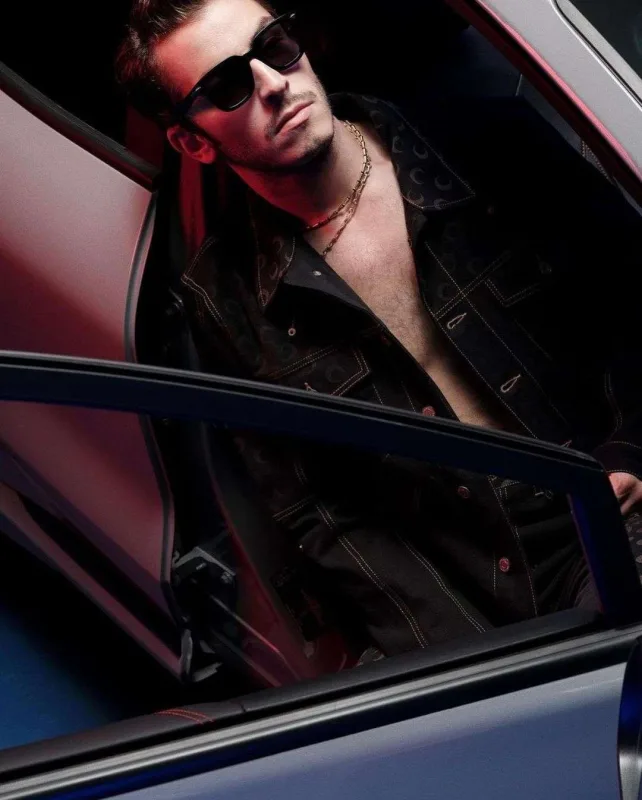 Boran “Elle” üçün kamera qarşısında