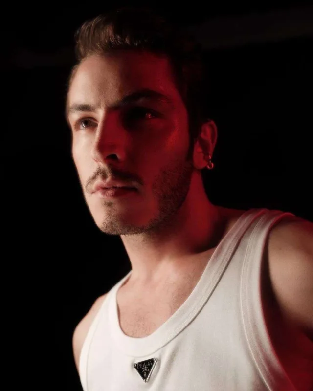 Boran “Elle” üçün kamera qarşısında