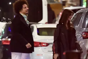 Emili Ratajkovski yeni sevgilisi ilə görüntüləndi