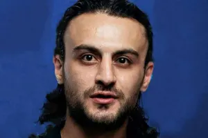 Dado avtomobilinin açarını itirdi