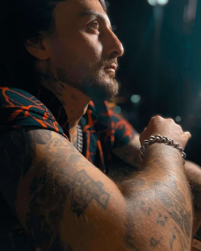 Dado avtomobilinin açarını itirdi