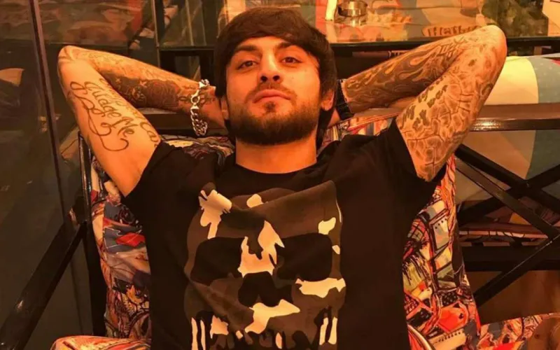 Dado avtomobilinin açarını itirdi