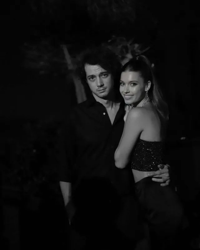 Ayrılsalar da eyni evdə yaşayırlar