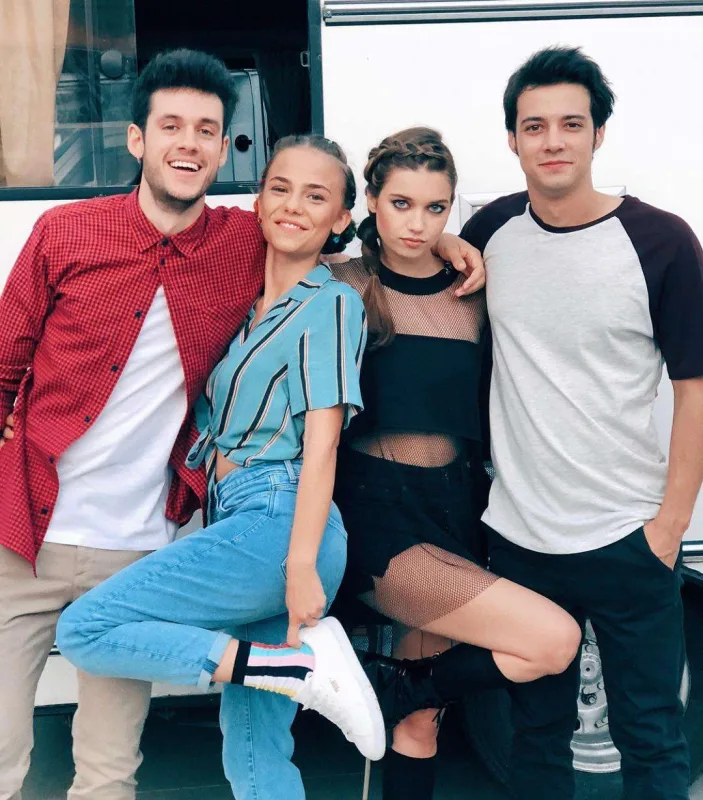 Ayrılsalar da eyni evdə yaşayırlar