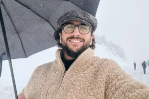 “Keçəndə həmişə başınızın üstünə baxın”