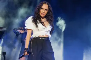 Sertap Erener Bakıya gəlir