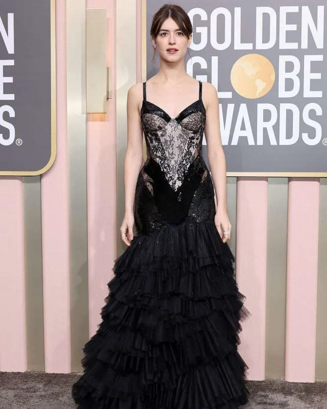 Qırmızı xalıda qadın hakimiyyəti