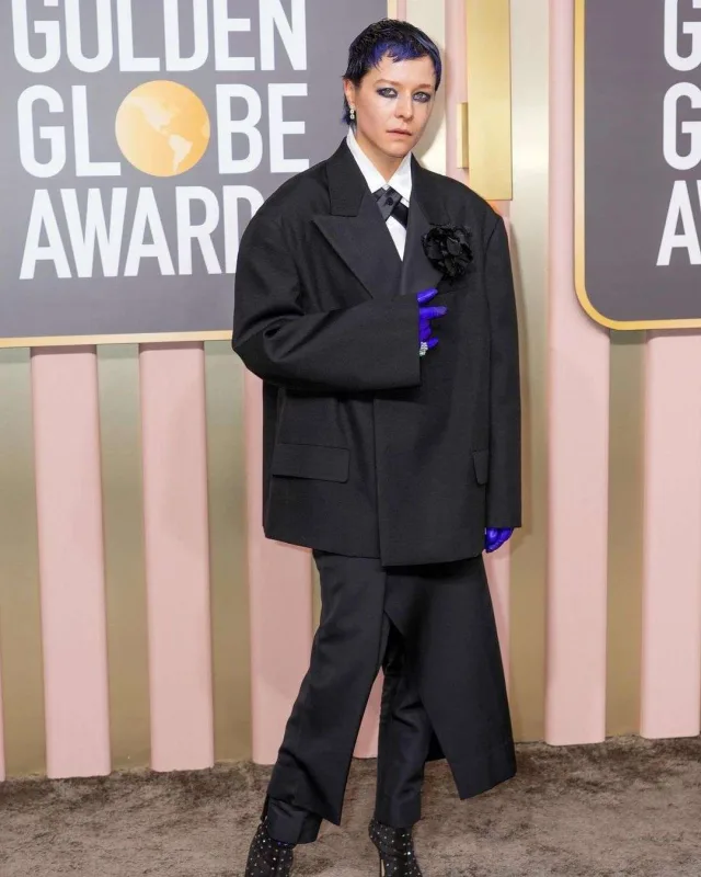 Qırmızı xalıda qadın hakimiyyəti