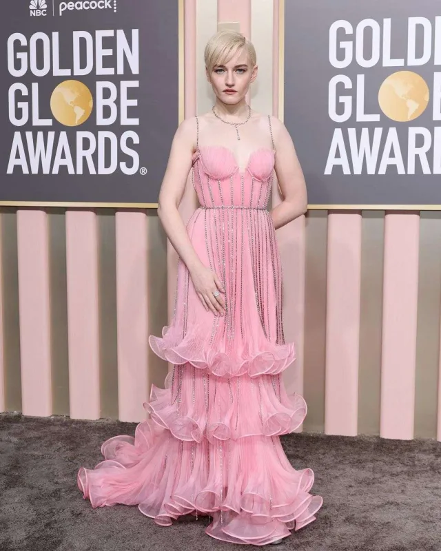 Qırmızı xalıda qadın hakimiyyəti