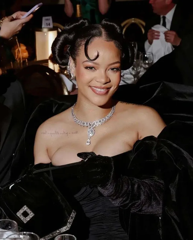 Rihanna oğlunun atası ilə “Qızıl Qlobus”da