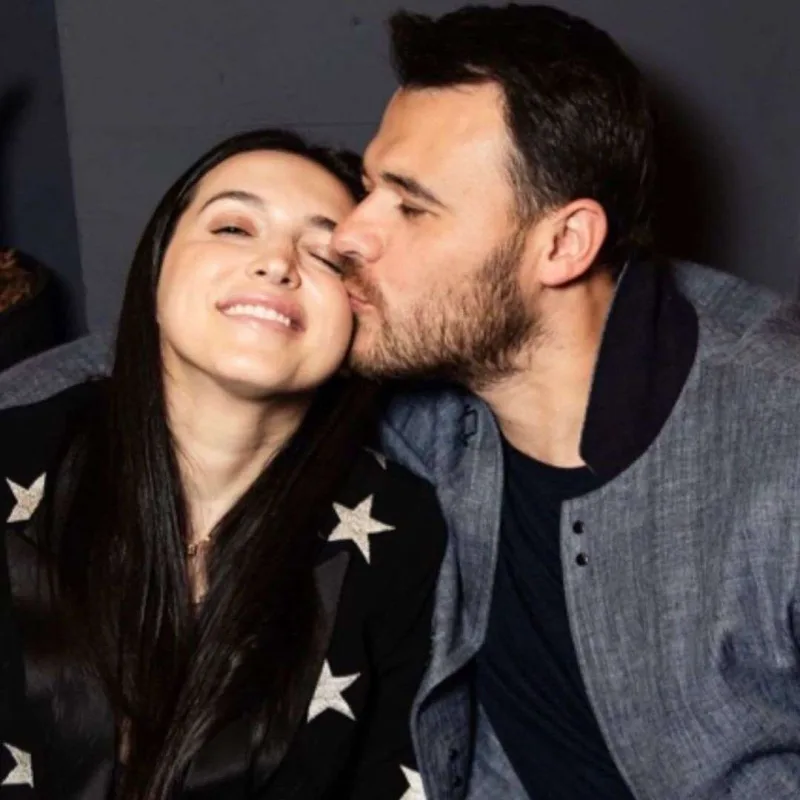 Emin bacısını belə təbrik etdi