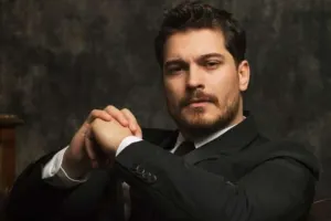 Çağatayla sevgilisi ayrıldı