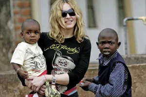 Madonnanın adı uşaq alverində hallanır