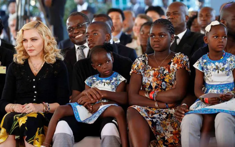 Madonnanın adı uşaq alverində hallanır