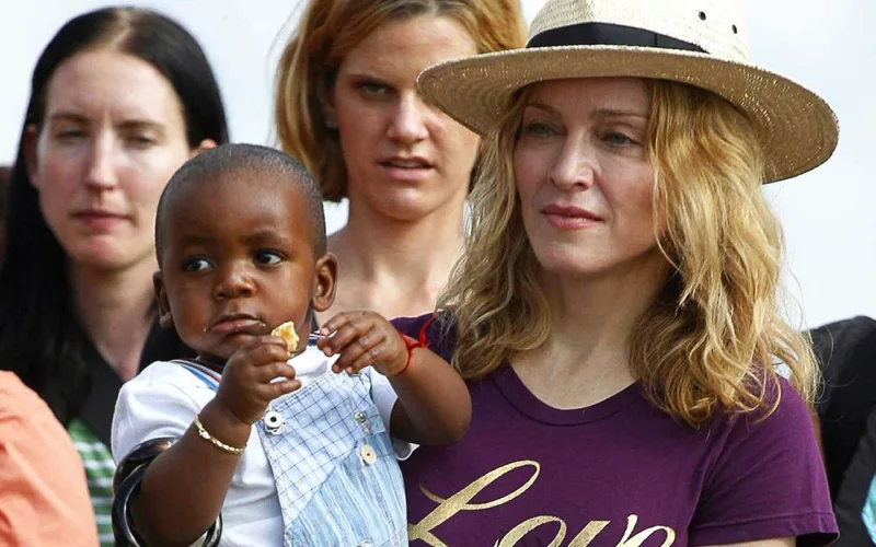 Madonnanın adı uşaq alverində hallanır