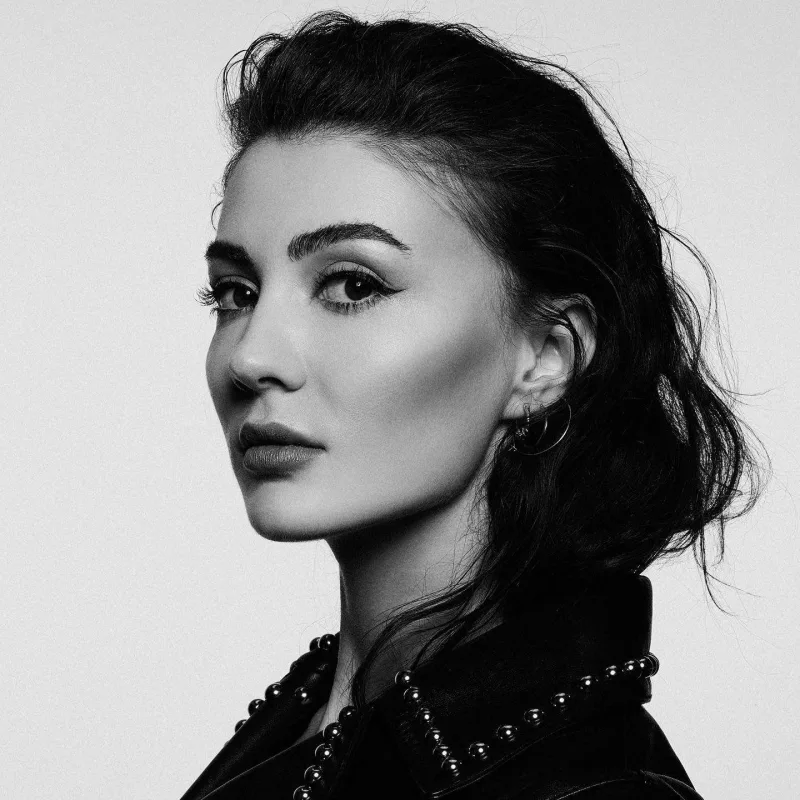 Nəsrindən sonra “Kraliçe”yə doğru