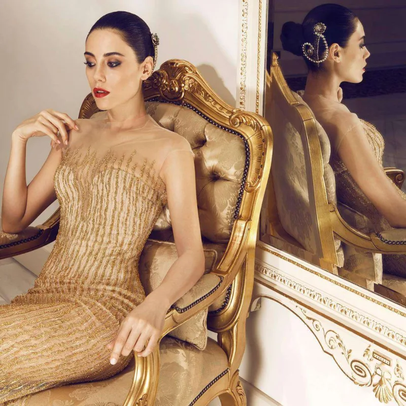 Hava limanında Cansunun halı pisləşdi