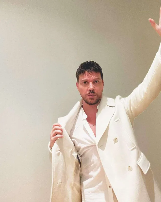 Sinanla boşanan Burcunun adı onunla hallanır