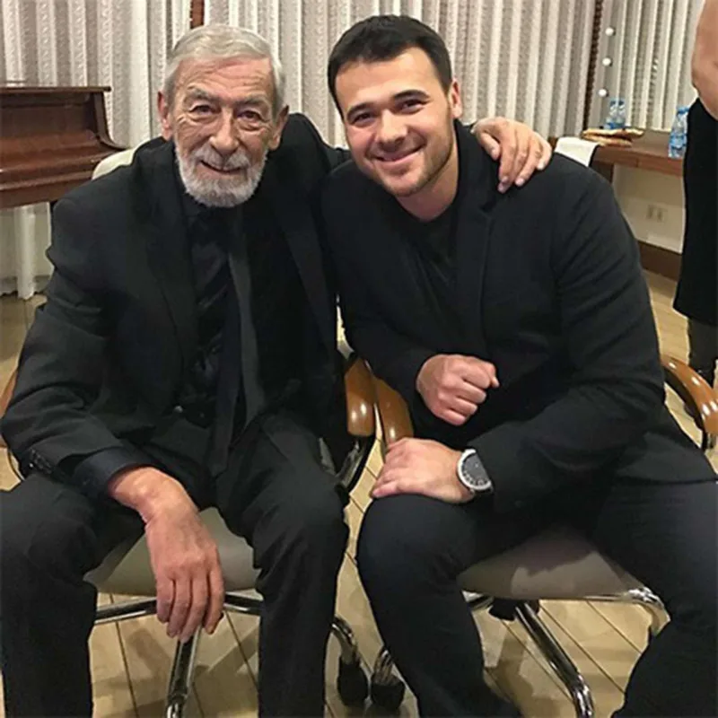 Emindən dünyasını dəyişən Kikabidzeylə bağlı paylaşım