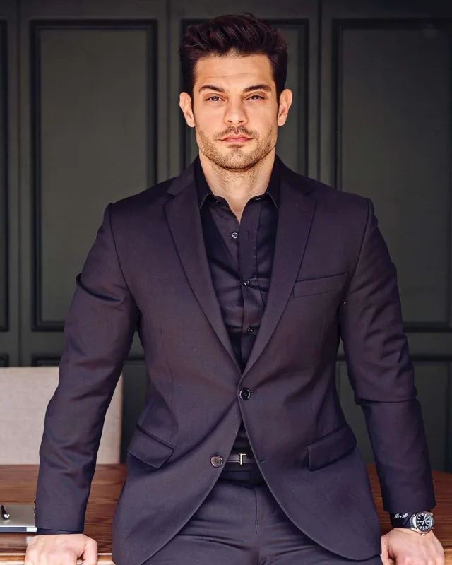 Hadisenin posteri eks-ərinin məkanıyla yan-yana