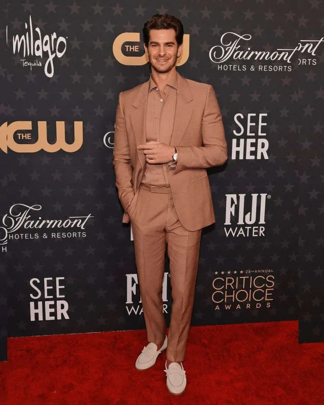 “Tənqidçilərin seçimi”ndə qırmızı xalı ulduzları