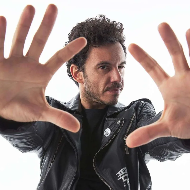 Buray da Bakıya gəlir